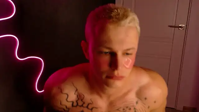 Snapshot of James__Noah chatting on 10-17-25, 09:17 James Noah online show from 10-17-25, 09:17