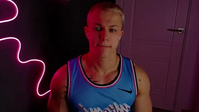 Snapshot of James__Noah chatting on 10-21-25, 08:42 James Noah online show from 10-21-25, 08:42