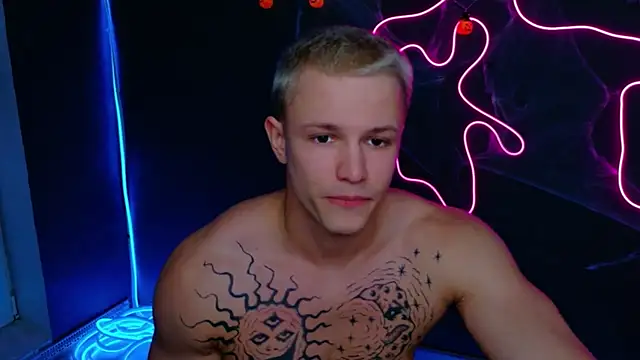 Snapshot of James__Noah chatting on 10-31-25, 11:06 James Noah online show from 10-31-25, 11:06