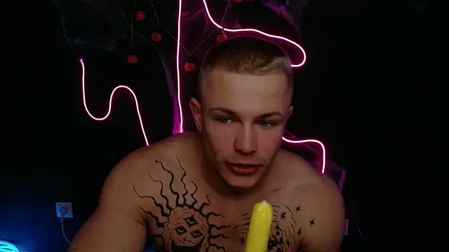 Snapshot of James__Noah chatting on 11-04-25, 09:36 James Noah online show from 11-04-25, 09:36