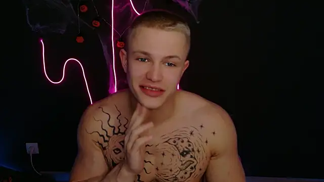 Snapshot of James__Noah chatting on 11-06-25, 10:10 James Noah online show from 11-06-25, 10:10