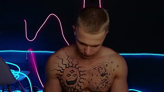 Snapshot of James__Noah chatting on 11-08-25, 01:39 James Noah online show from 11-08-25, 01:39