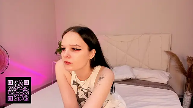 Snapshot of Cassies-Sandyy chatting on 10-23-25, 10:36 Cassies-Sandyy online show from 10-23-25, 10:36