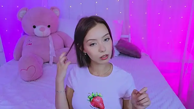 Snapshot of LumMina chatting on 09-13-25, 09:53 LumMina online show from 09-13-25, 09:53