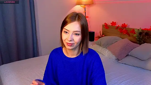 Snapshot of LumMina chatting on 10-03-25, 10:12 LumMina online show from 10-03-25, 10:12