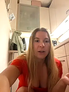 Snapshot of story_of_sarah chatting on 10-09-25, 04:49 story of sarah online show from 10-09-25, 04:49