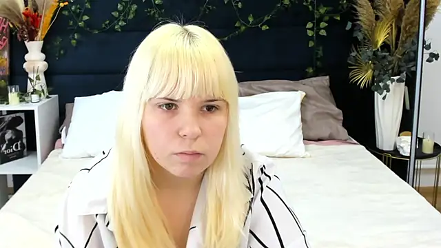 EmillyRogers online show from 11-13-25, 05:06