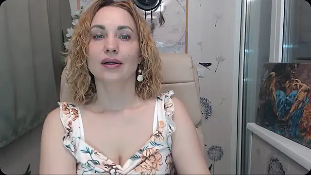 Snapshot of KatrinAlluring chatting on 01-12-26, 04:39 KatrinAlluring online show from 01-12-26, 04:39