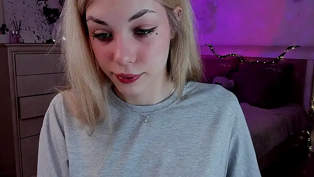 Leila Vanilla online show from 02-04-26, 05:35