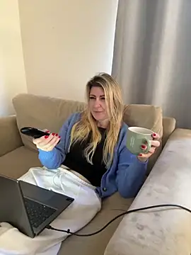 DesireDaisy online show from 09-22-25, 09:00