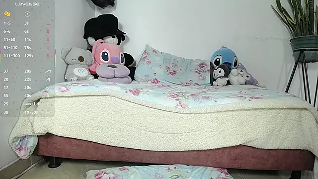 Snapshot of naughtypixie chatting on 10-30-25, 03:52 naughtypixie online show from 10-30-25, 03:52