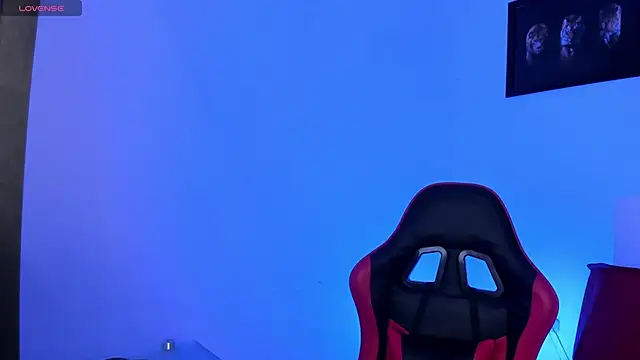 Snapshot of PeytonBox chatting on 09-25-25, 11:36 PeytonBox online show from 09-25-25, 11:36