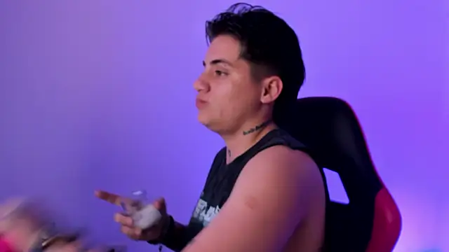 Snapshot of PeytonBox chatting on 09-30-25, 11:59 PeytonBox online show from 09-30-25, 11:59