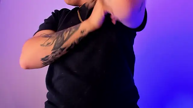 Snapshot of PeytonBox chatting on 10-06-25, 12:46 PeytonBox online show from 10-06-25, 12:46