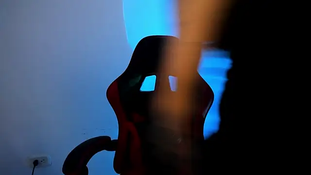 Snapshot of PeytonBox chatting on 10-09-25, 12:14 PeytonBox online show from 10-09-25, 12:14