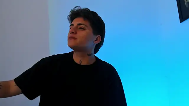 Snapshot of PeytonBox chatting on 10-10-25, 12:15 PeytonBox online show from 10-10-25, 12:15