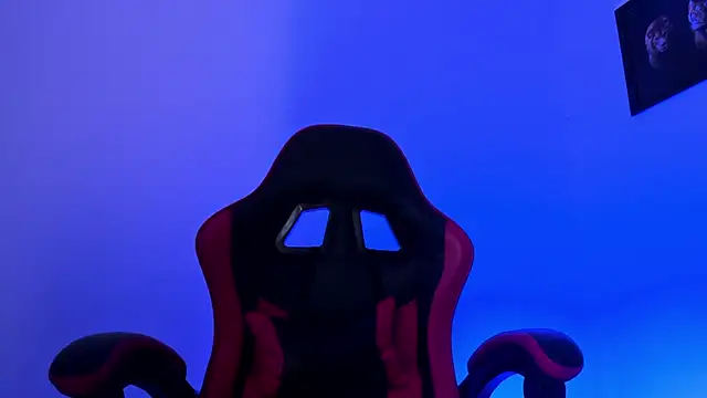 Snapshot of PeytonBox chatting on 10-11-25, 11:53 PeytonBox online show from 10-11-25, 11:53