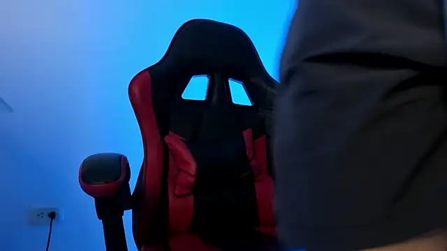 Snapshot of PeytonBox chatting on 10-14-25, 11:22 PeytonBox online show from 10-14-25, 11:22