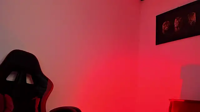 Snapshot of PeytonBox chatting on 10-14-25, 11:27 PeytonBox online show from 10-14-25, 11:27