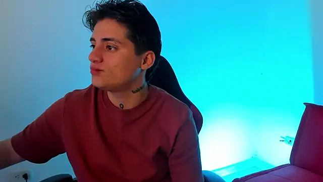 Snapshot of PeytonBox chatting on 10-16-25, 12:06 PeytonBox online show from 10-16-25, 12:06