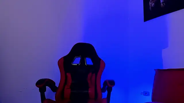 Snapshot of PeytonBox chatting on 10-17-25, 11:35 PeytonBox online show from 10-17-25, 11:35