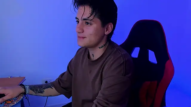 Snapshot of PeytonBox chatting on 10-18-25, 12:28 PeytonBox online show from 10-18-25, 12:28