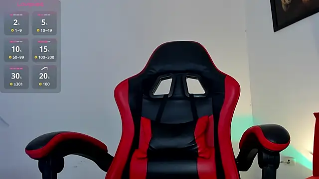 Snapshot of PeytonBox chatting on 10-20-25, 11:32 PeytonBox online show from 10-20-25, 11:32