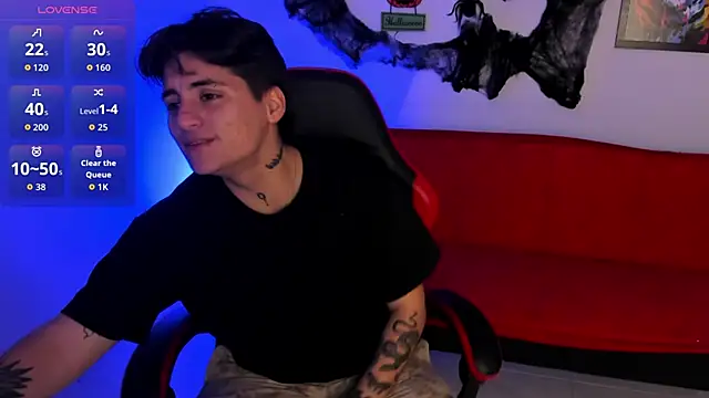 Snapshot of PeytonBox chatting on 10-23-25, 11:42 PeytonBox online show from 10-23-25, 11:42