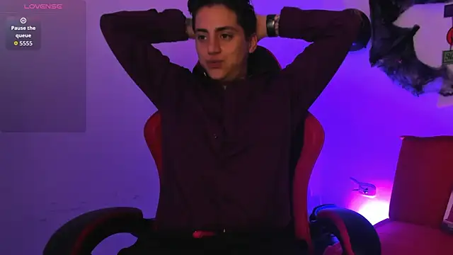 Snapshot of PeytonBox chatting on 10-25-25, 11:29 PeytonBox online show from 10-25-25, 11:29