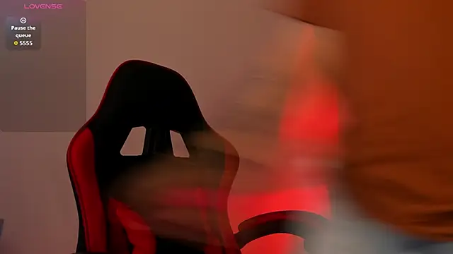 Snapshot of PeytonBox chatting on 10-28-25, 12:19 PeytonBox online show from 10-28-25, 12:19