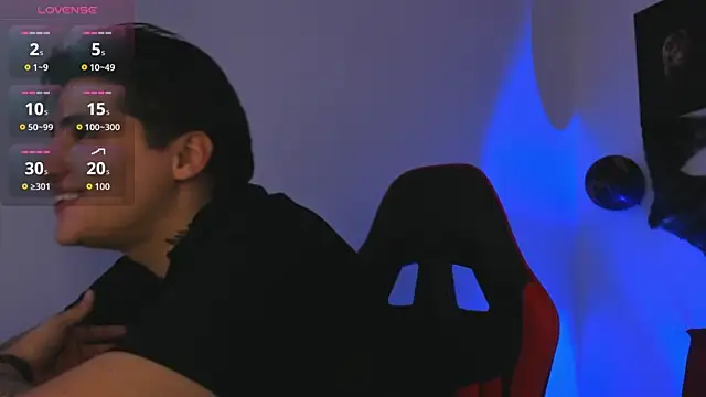 Snapshot of PeytonBox chatting on 10-29-25, 12:07 PeytonBox online show from 10-29-25, 12:07