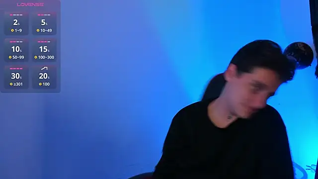 Snapshot of PeytonBox chatting on 10-30-25, 12:17 PeytonBox online show from 10-30-25, 12:17