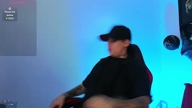 Snapshot of PeytonBox chatting on 11-01-25, 12:40 PeytonBox online show from 11-01-25, 12:40