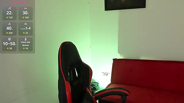 Snapshot of PeytonBox chatting on 11-07-25, 11:21 PeytonBox online show from 11-07-25, 11:21