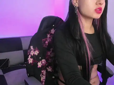 Snapshot of GwenHazel chatting on 10-02-25, 12:06 GwenHazel online show from 10-02-25, 12:06