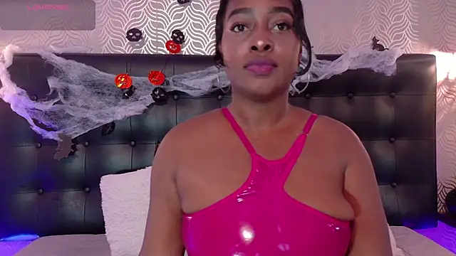 Snapshot of NaiaraMasson_ chatting on 10-18-25, 12:06 NaiaraMasson online show from 10-18-25, 12:06