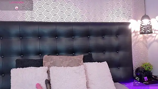 Snapshot of NaiaraMasson_ chatting on 11-05-25, 12:16 NaiaraMasson online show from 11-05-25, 12:16