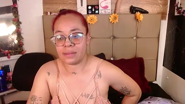 Snapshot of MIA__SPENCER chatting on 04-01-26, 06:05 MIA SPENCER online show from 04-01-26, 06:05