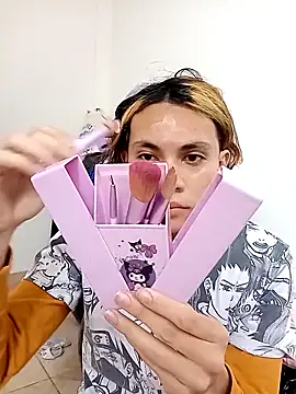 Snapshot of kittymutant99 chatting on 11-20-25, 01:11 kittymutant99 online show from 11-20-25, 01:11