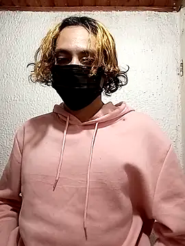 Snapshot of kittymutant99 chatting on 12-04-25, 08:06 kittymutant99 online show from 12-04-25, 08:06