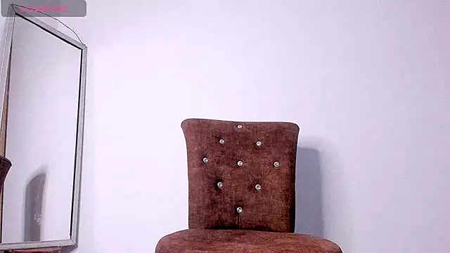 Snapshot of GiuliaCash chatting on 10-18-25, 10:16 GiuliaCash online show from 10-18-25, 10:16