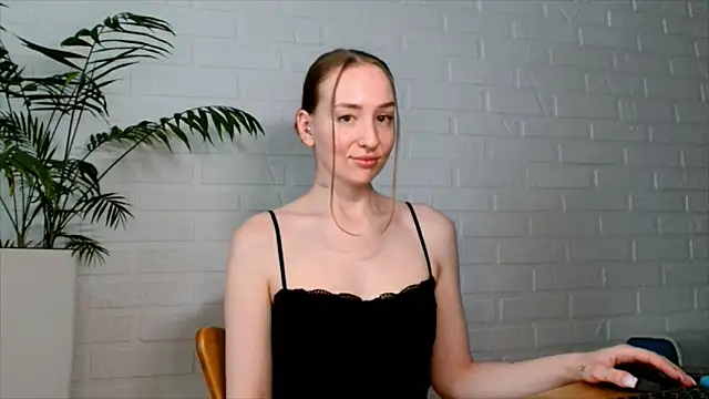 WhitePrincessLuna online show from 06-18-26, 02:32