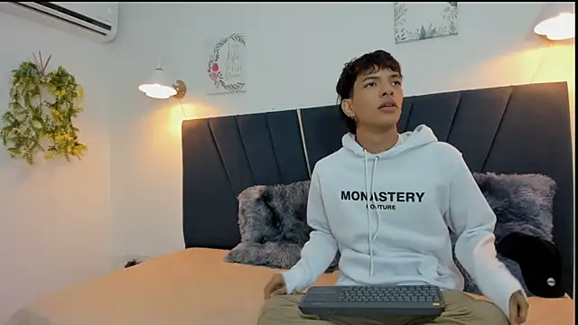 Snapshot of maicol_cum23 chatting on 10-03-25, 01:41 maicol cum23 online show from 10-03-25, 01:41