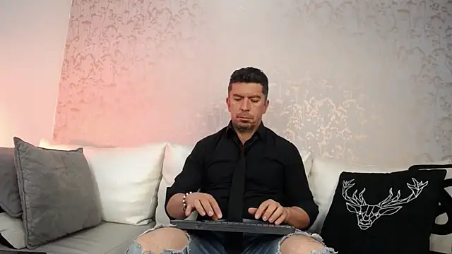 JuanKarloz  online show from 09-09-25, 01:54