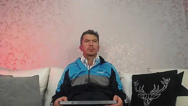 JuanKarloz  online show from 09-18-25, 01:35