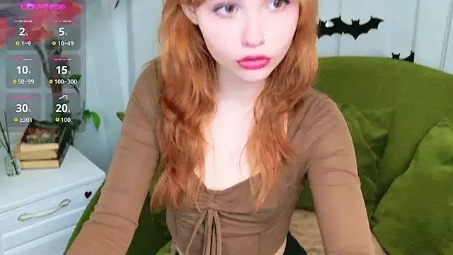 AlisHanson online show from 10-24-25, 03:19