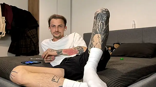 Simon Feet online show from 09-27-25, 06:46