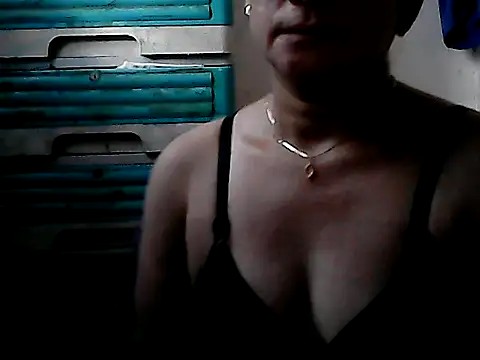 yoursPinayMama1682 online show from 10-19-25, 11:27