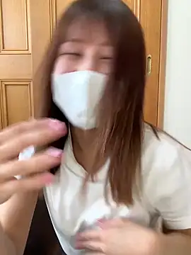 Snapshot of -Hikari-00- chatting on 05-19-26, 01:11 -Hikari-00- online show from 05-19-26, 01:11