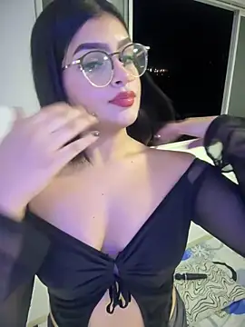 Lucianagirl online show from 09-30-25, 03:44